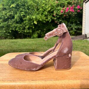*FLAWS* Gianvito Rossi Light Pink Velvet Heels Size 36 / US 6B